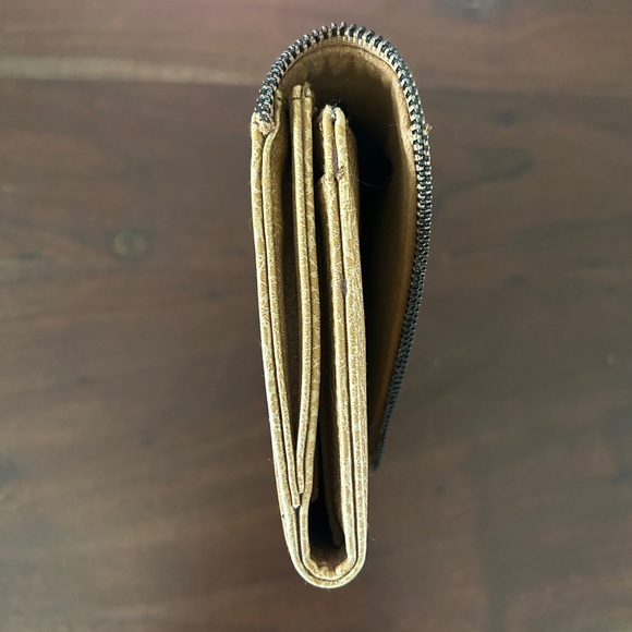 MATT & NAT VEGAN WALLET ~ cruelty free 🫶🏼🤍 - Picture 3 of 11